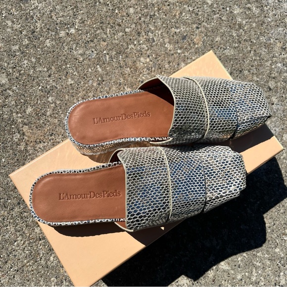 L´Amour Des Pieds Silver Textured Snake Print Mules